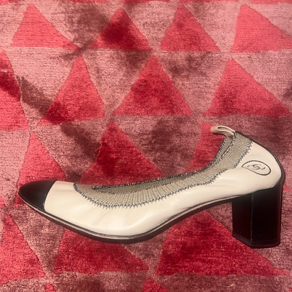 Nude and Black Chanel pumps Interlocking CC | 39
